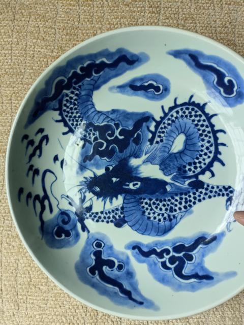 古玩陶瓷過墻龍紋青花盤真品鑒賞圖