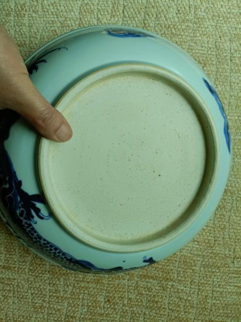 古玩陶瓷過墻龍紋青花盤真品鑒賞圖
