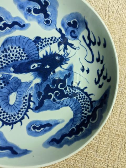 古玩陶瓷過墻龍紋青花盤真品鑒賞圖