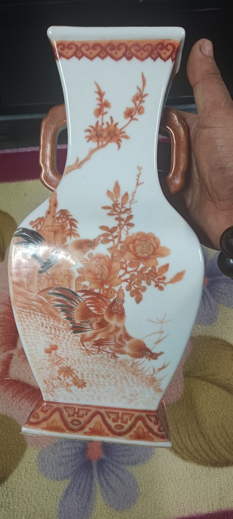 古玩陶瓷民國(guó) 礬紅花鳥紋四方瓶真品鑒賞圖