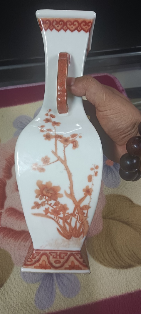 古玩陶瓷民國(guó) 礬紅花鳥紋四方瓶真品鑒賞圖