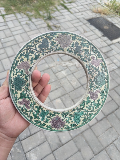 古玩陶瓷清晚清素三彩纏枝蓮紋底座真品鑒賞圖