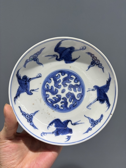 古玩陶瓷云鶴紋青花盤真品鑒賞圖