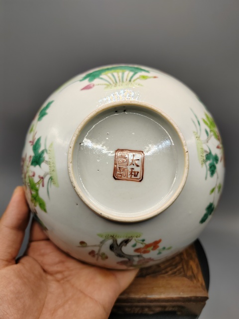 古玩陶瓷清中晚期 粉彩四季花卉紋花口碗真品鑒賞圖