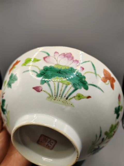 古玩陶瓷清中晚期 粉彩四季花卉紋花口碗真品鑒賞圖