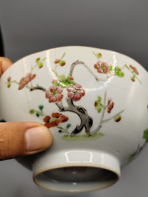 古玩陶瓷清中晚期 粉彩四季花卉紋花口碗真品鑒賞圖