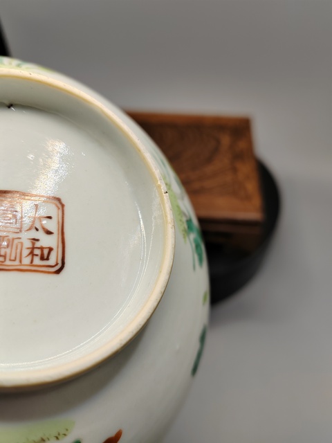 古玩陶瓷清中晚期 粉彩四季花卉紋花口碗真品鑒賞圖