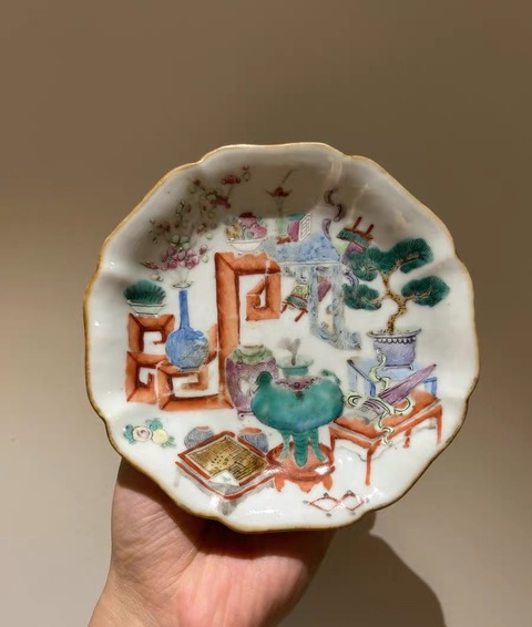 古玩陶瓷清同治 粉彩博古紋花口供盤真品鑒賞圖