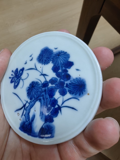 古玩陶瓷花蝶紋青花鎮紙真品鑒賞圖