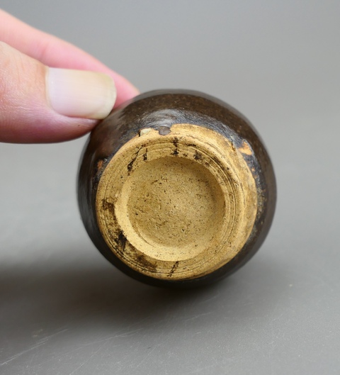 古玩陶瓷耀州窯茶葉末釉雞心罐真品鑒賞圖