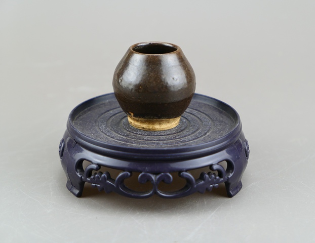 古玩陶瓷耀州窯茶葉末釉雞心罐真品鑒賞圖