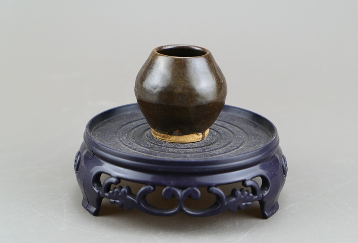 古玩陶瓷耀州窯茶葉末釉雞心罐真品鑒賞圖