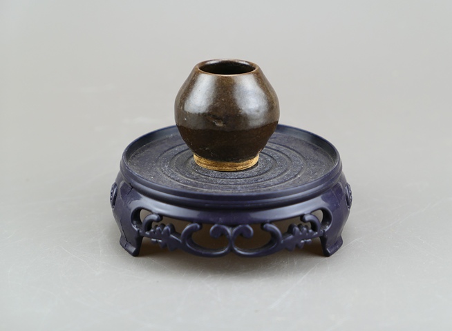 古玩陶瓷耀州窯茶葉末釉雞心罐真品鑒賞圖