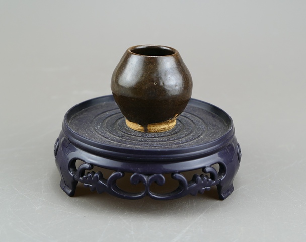 古玩陶瓷耀州窯茶葉末釉雞心罐真品鑒賞圖