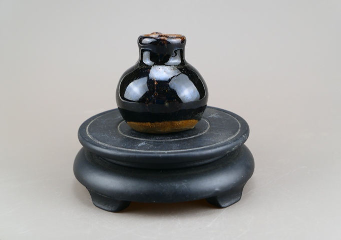 古玩陶瓷烏金釉鳥紋首壺油燈真品鑒賞圖