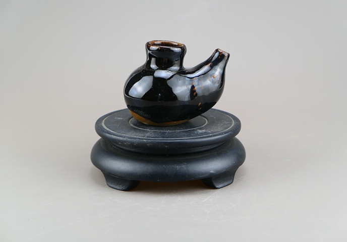 古玩陶瓷烏金釉鳥紋首壺油燈真品鑒賞圖