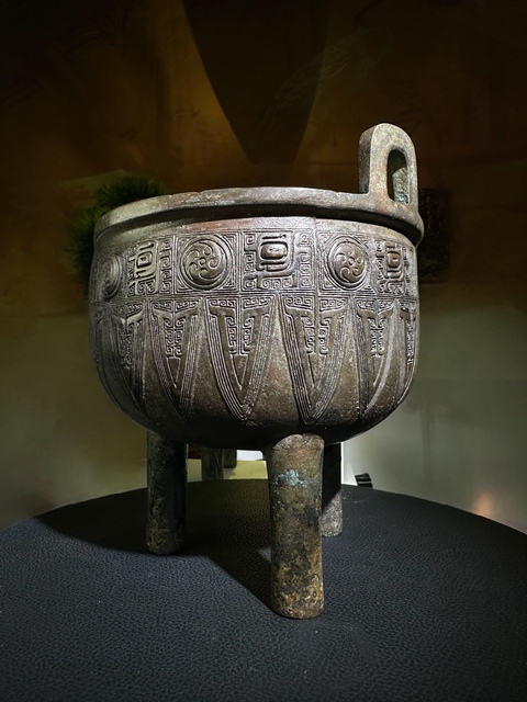古玩銅器渦紋鼎真品鑒賞圖