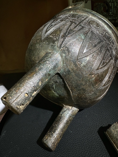 古玩銅器渦紋鼎真品鑒賞圖