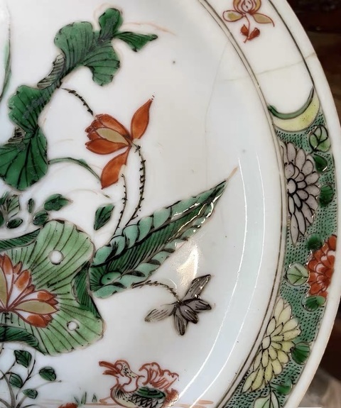古玩陶瓷五彩荷塘鴛鴦紋盤真品鑒賞圖