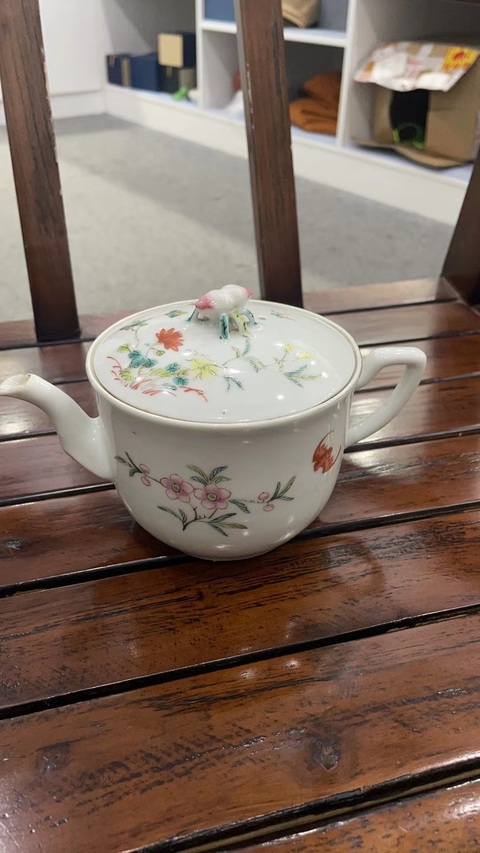 古玩陶瓷粉彩花卉紋參壺真品鑒賞圖