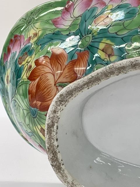 古玩陶瓷金玉滿堂花卉紋粉彩海棠型貢碗真品鑒賞圖