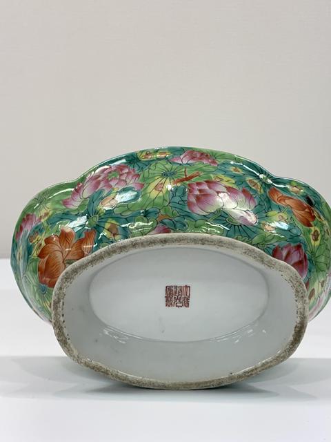 古玩陶瓷金玉滿堂花卉紋粉彩海棠型貢碗真品鑒賞圖