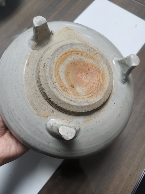 古玩陶瓷龍泉青瓷三足爐真品鑒賞圖
