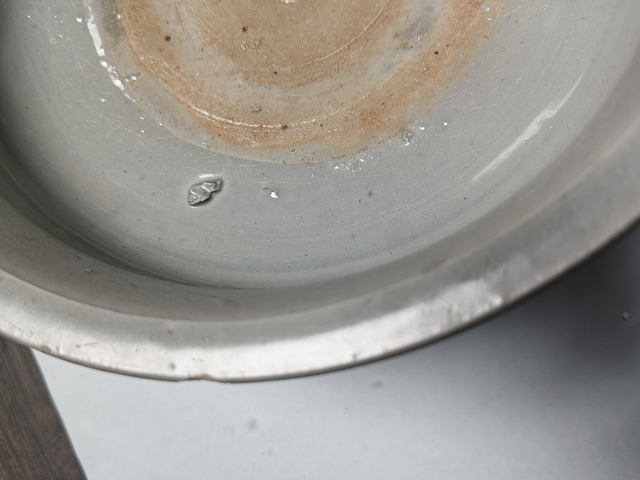 古玩陶瓷龍泉青瓷三足爐真品鑒賞圖