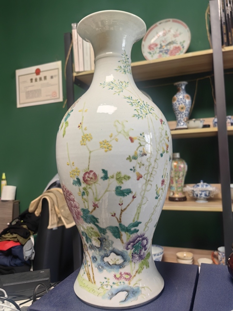 古玩陶瓷洪憲年制款粉彩觀音瓶真品鑒賞圖