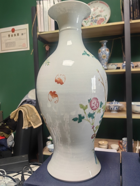 古玩陶瓷洪憲年制款粉彩觀音瓶真品鑒賞圖