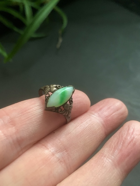 古玩玉器清代翡翠鑲嵌戒指拍賣，當(dāng)前價(jià)格3800元