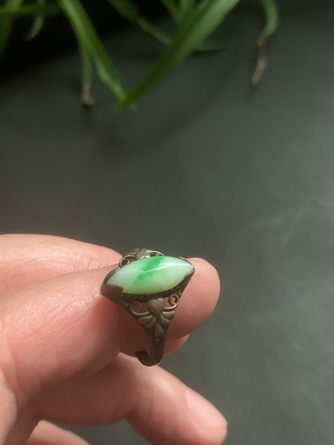 古玩玉器清代翡翠鑲嵌戒指拍賣，當(dāng)前價(jià)格3800元