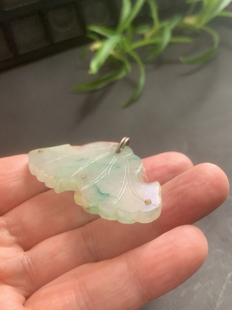 古玩玉器清代天然翡翠“花卉佩”拍賣(mài)，當(dāng)前價(jià)格4680元