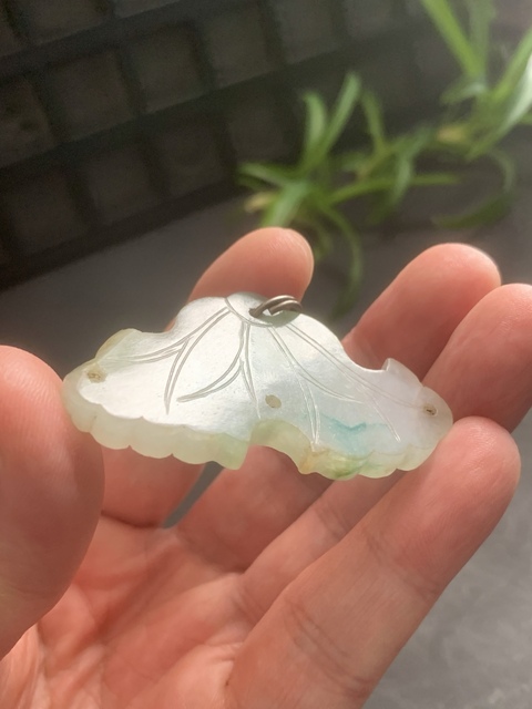古玩玉器清代天然翡翠“花卉佩”拍賣(mài)，當(dāng)前價(jià)格4680元