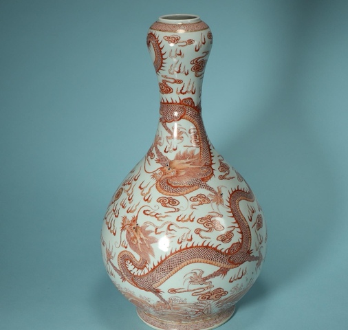 古玩陶瓷清晚期 礬紅龍紋蒜頭瓶真品鑒賞圖