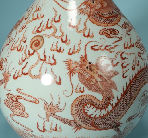 古玩陶瓷清晚期 礬紅龍紋蒜頭瓶真品鑒賞圖