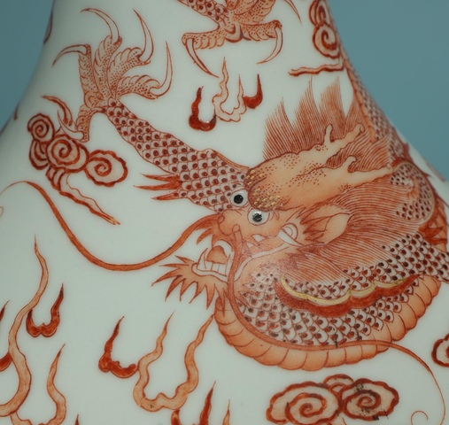 古玩陶瓷清晚期 礬紅龍紋蒜頭瓶真品鑒賞圖