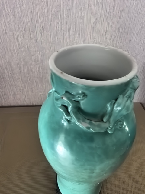 古玩陶瓷綠釉堆塑螭龍瓶真品鑒賞圖