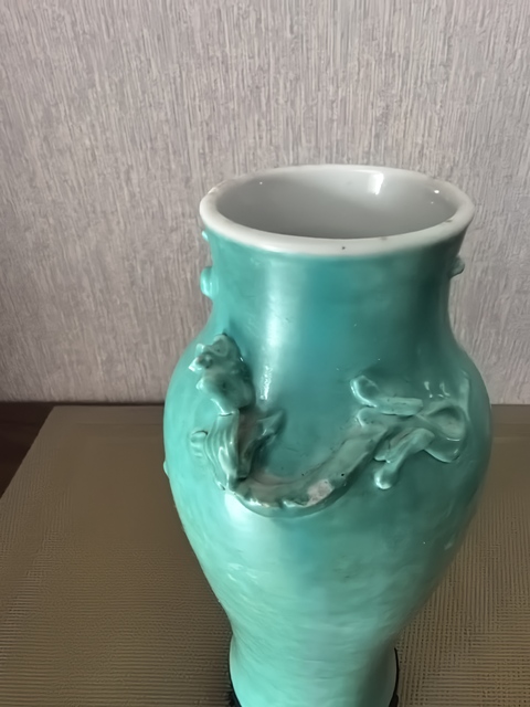 古玩陶瓷綠釉堆塑螭龍瓶真品鑒賞圖