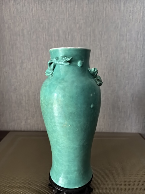 古玩陶瓷綠釉堆塑螭龍瓶真品鑒賞圖