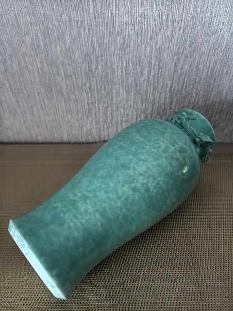 古玩陶瓷綠釉堆塑螭龍瓶真品鑒賞圖