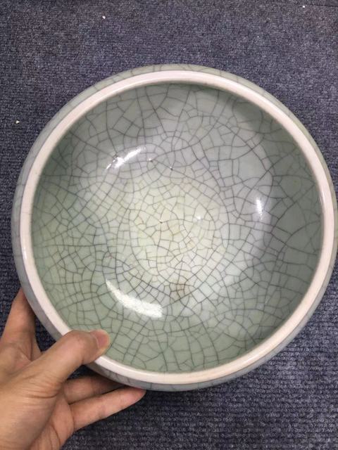 古玩陶瓷仿官釉三足爐真品鑒賞圖