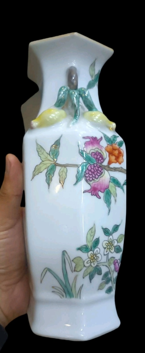 古玩陶瓷粉彩三多紋六方瓶真品鑒賞圖