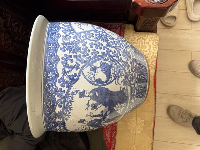 古玩陶瓷仕女花卉紋青花缸真品鑒賞圖