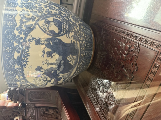 古玩陶瓷仕女花卉紋青花缸真品鑒賞圖