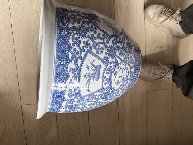 古玩陶瓷仕女花卉紋青花缸真品鑒賞圖