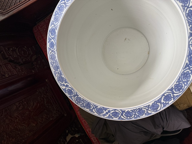 古玩陶瓷仕女花卉紋青花缸真品鑒賞圖