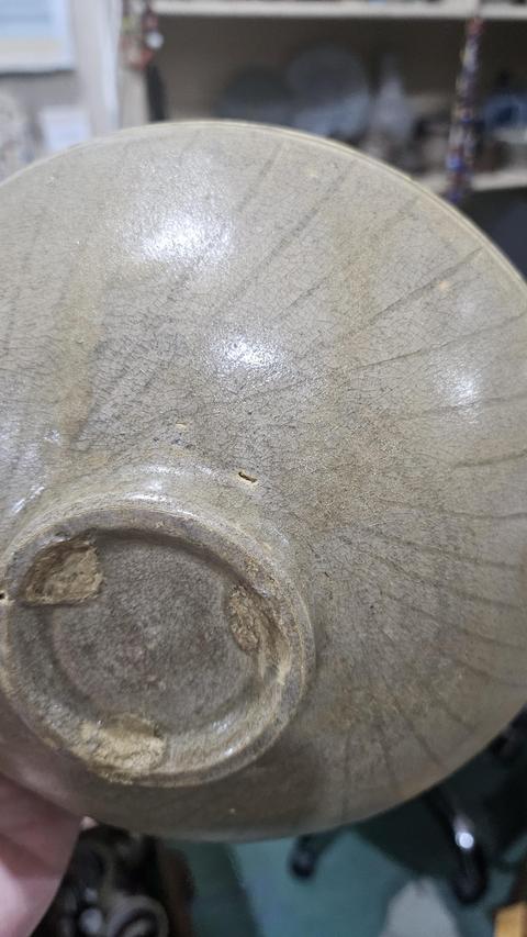古玩陶瓷青釉刻花卉紋碗真品鑒賞圖