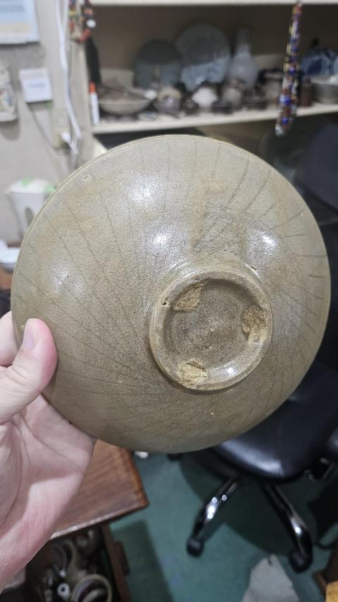 古玩陶瓷青釉刻花卉紋碗真品鑒賞圖
