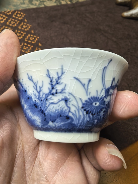 古玩陶瓷煨瓷青花蟲草紋杯真品鑒賞圖